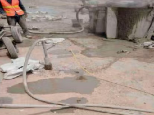 沾益水泥混凝土路面板底注浆技术 路面脱空注浆整治方案