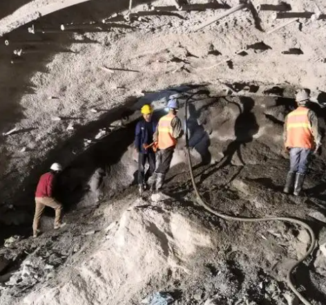 沾益拱顶带模注浆料的施工流程及注意事项